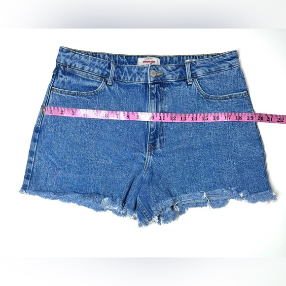 Wrangler Blue Jean Shorts for Women NWOT BEAUTIFUL - Picture 3 of 6